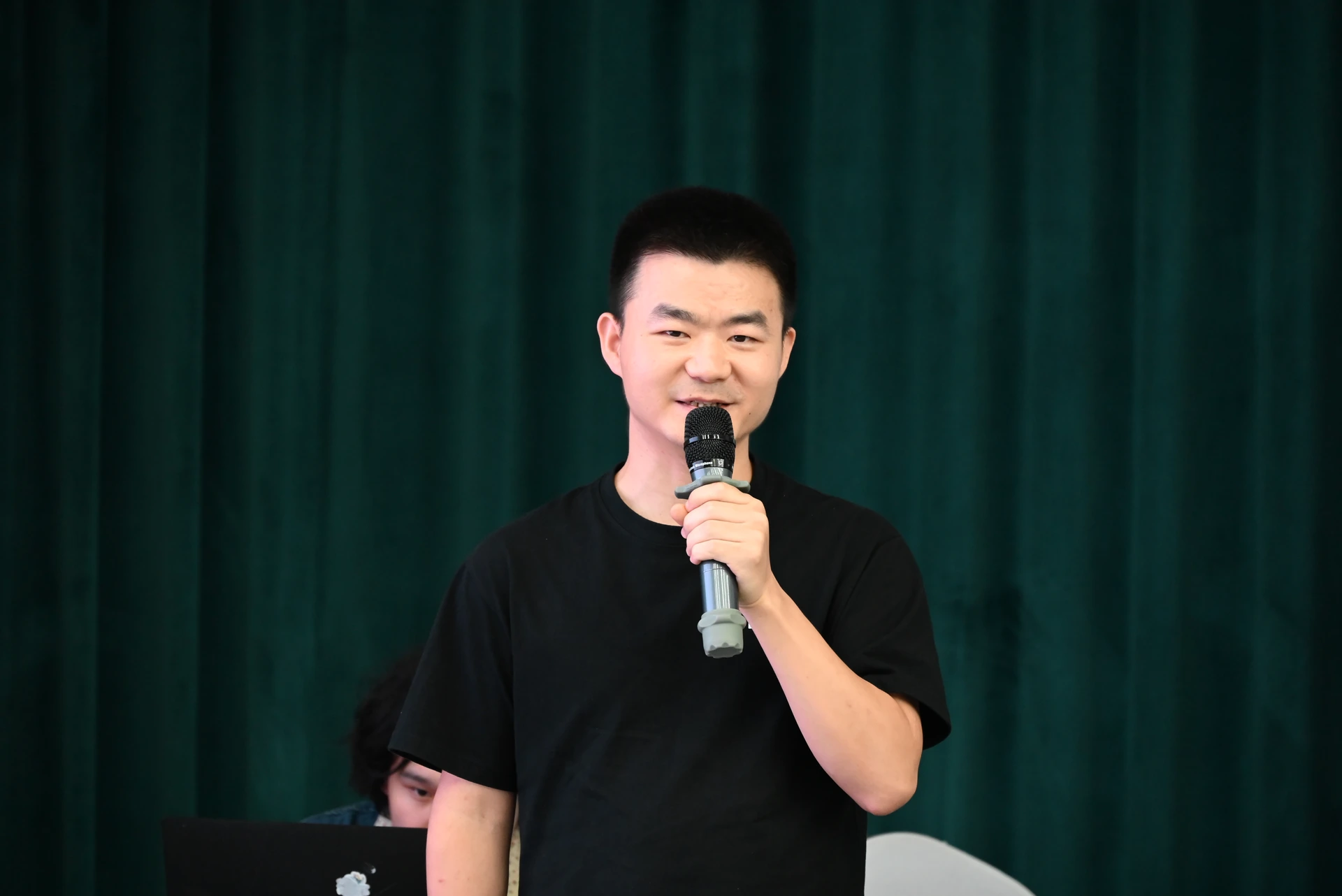 嘉宾贺程照片